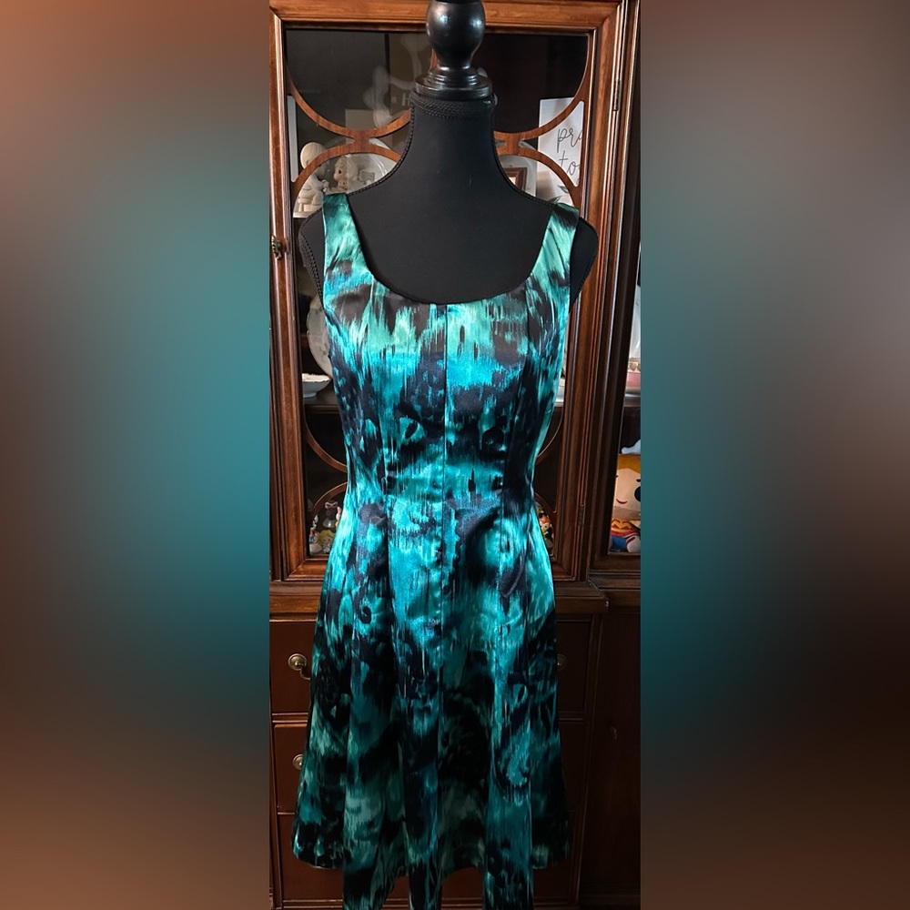 Woman’s size 6 Connected Apparel dress
